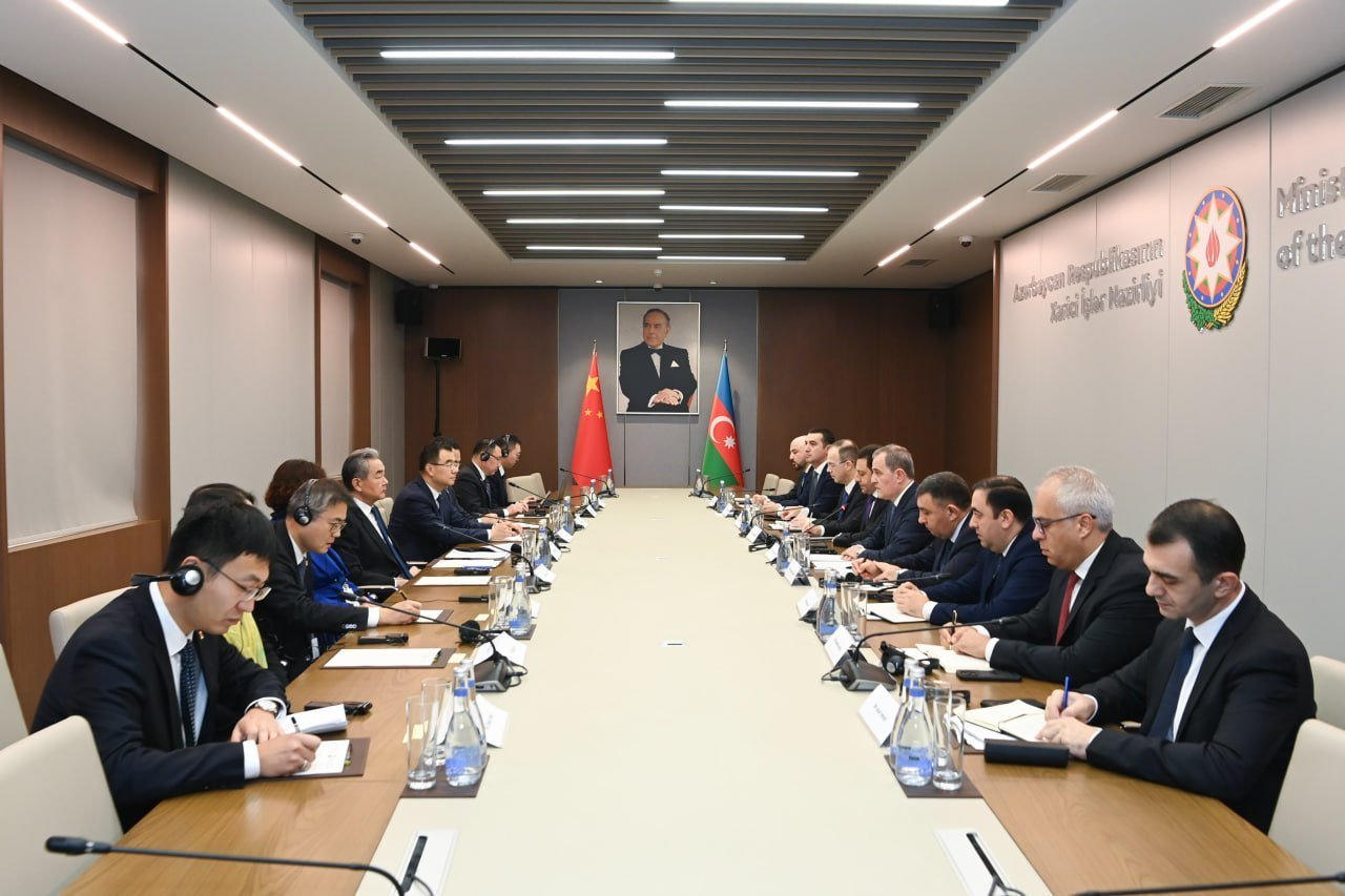Ceyhun Bayramov Çin XİN rəhbəri Vanq Yi ilə görüşüb