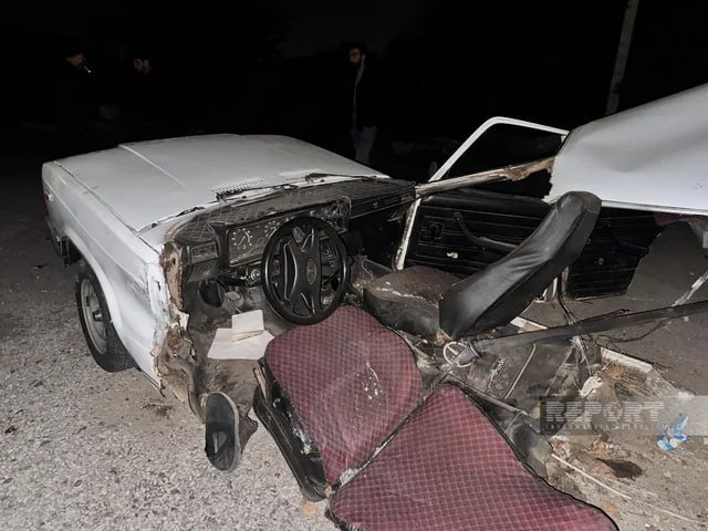 Samuxda ağır qəza: Avtomobil iki hissəyə bölündü, sürücü reanimasiyaya yerləşdirildi
