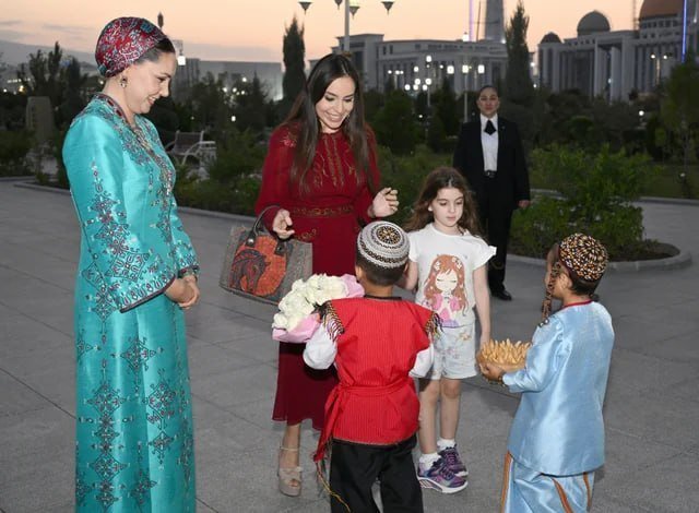 Leyla Əliyeva Arkadağ şəhərində Uşaq Sağlamlığı və Reabilitasiya Mərkəzinin fəaliyyəti ilə tanış olub Leyla Əliyeva Arkadağ şəhərində Uşaq Sağlamlığı və Reabilitasiya Mərkəzinin fəaliyyəti ilə tanış olub