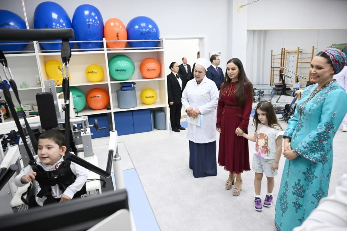 Leyla Əliyeva Arkadağ şəhərində Uşaq Sağlamlığı və Reabilitasiya Mərkəzinin fəaliyyəti ilə tanış olub Leyla Əliyeva Arkadağ şəhərində Uşaq Sağlamlığı və Reabilitasiya Mərkəzinin fəaliyyəti ilə tanış olub