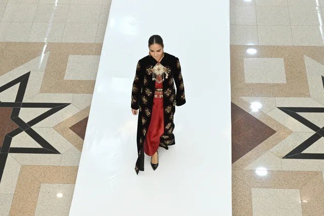 Leyla Əliyeva və Saida Mirziyoyeva Aşqabadda Milli Türkmən Xalçası Muzeyini ziyarət ediblər