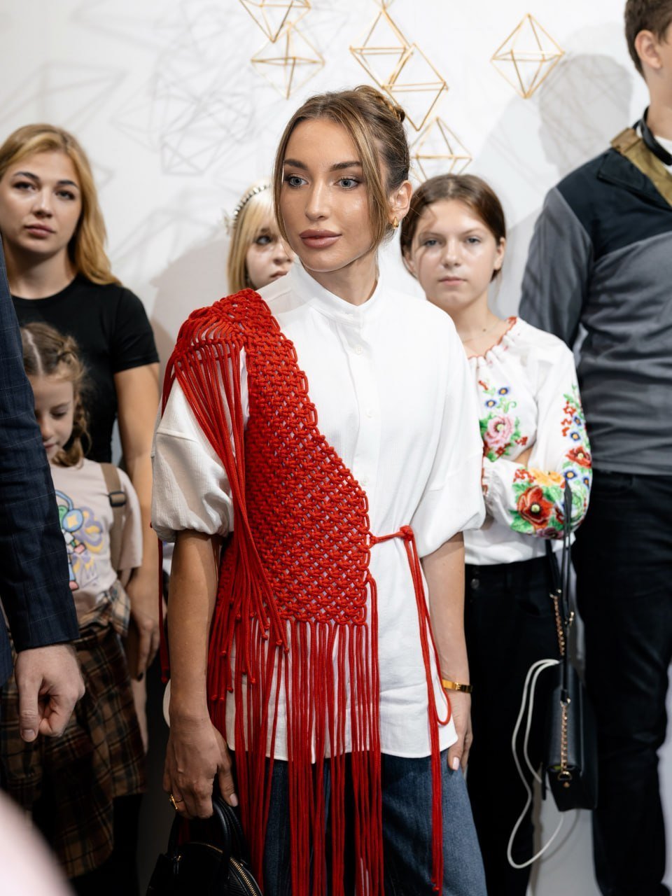 Alyona Əliyeva müharibədən zərər çəkmiş ukraynalı uşaqlarla vaxt keçirib Alyona Əliyeva müharibədən zərər çəkmiş ukraynalı uşaqlarla vaxt keçirib