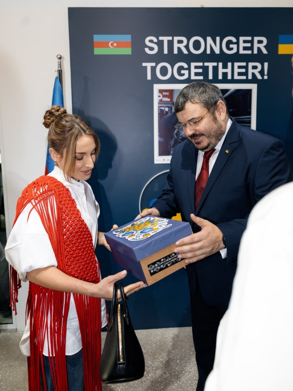 Alyona Əliyeva müharibədən zərər çəkmiş ukraynalı uşaqlarla vaxt keçirib Alyona Əliyeva müharibədən zərər çəkmiş ukraynalı uşaqlarla vaxt keçirib