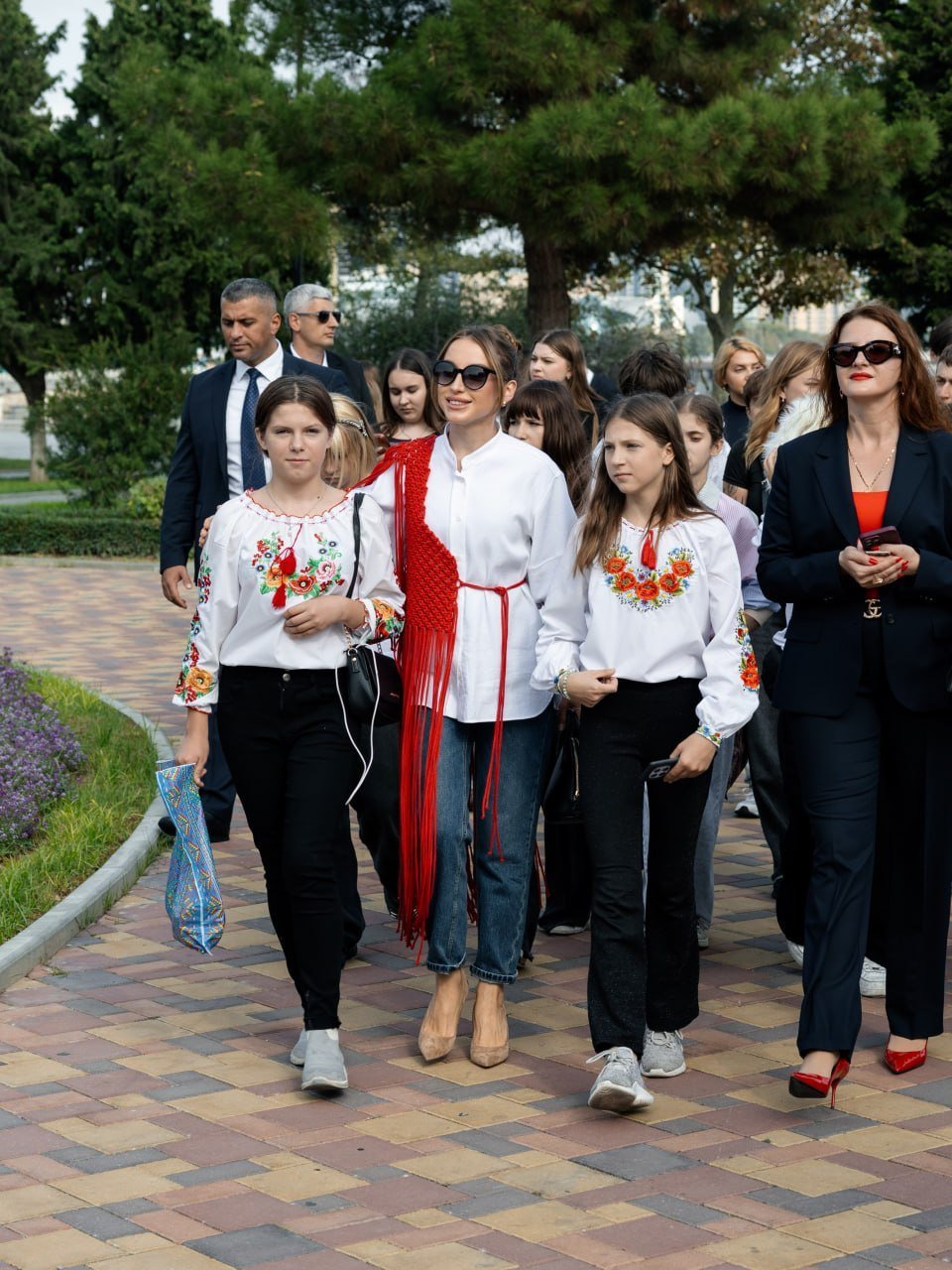 Alyona Əliyeva müharibədən zərər çəkmiş ukraynalı uşaqlarla vaxt keçirib Alyona Əliyeva müharibədən zərər çəkmiş ukraynalı uşaqlarla vaxt keçirib