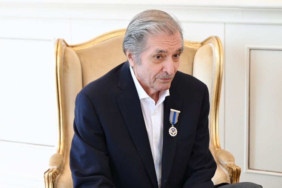 İlham Əliyev Fərhad Xəlilova “İstiqlal” ordenini təqdim edib