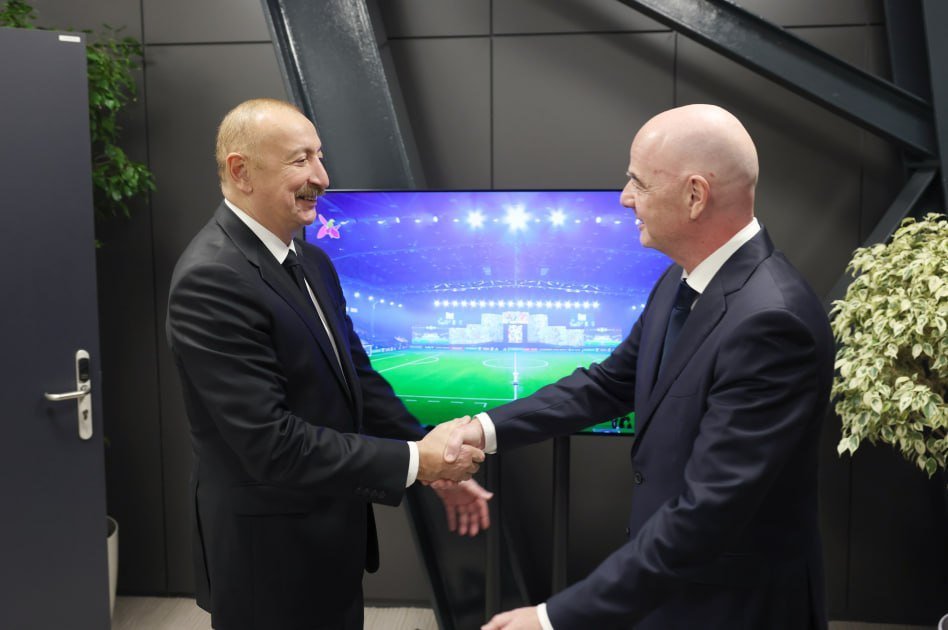 İlham Əliyev və Canni İnfantino FIFA U-15 dünya çempionatının açılış mərasimində iştirak ediblər İlham Əliyev və Canni İnfantino FIFA U-15 dünya çempionatının açılış mərasimində iştirak ediblər