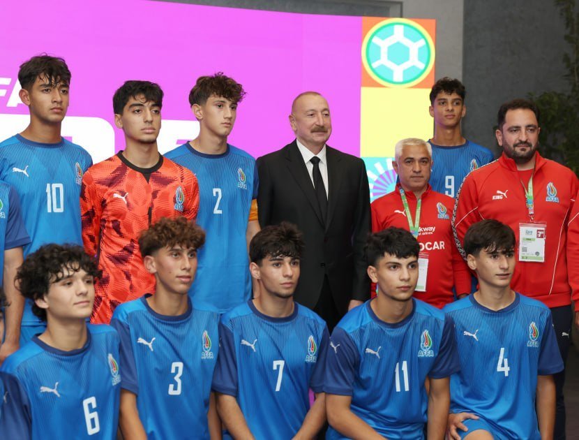 İlham Əliyev və Canni İnfantino FIFA U-15 dünya çempionatının açılış mərasimində iştirak ediblər İlham Əliyev və Canni İnfantino FIFA U-15 dünya çempionatının açılış mərasimində iştirak ediblər