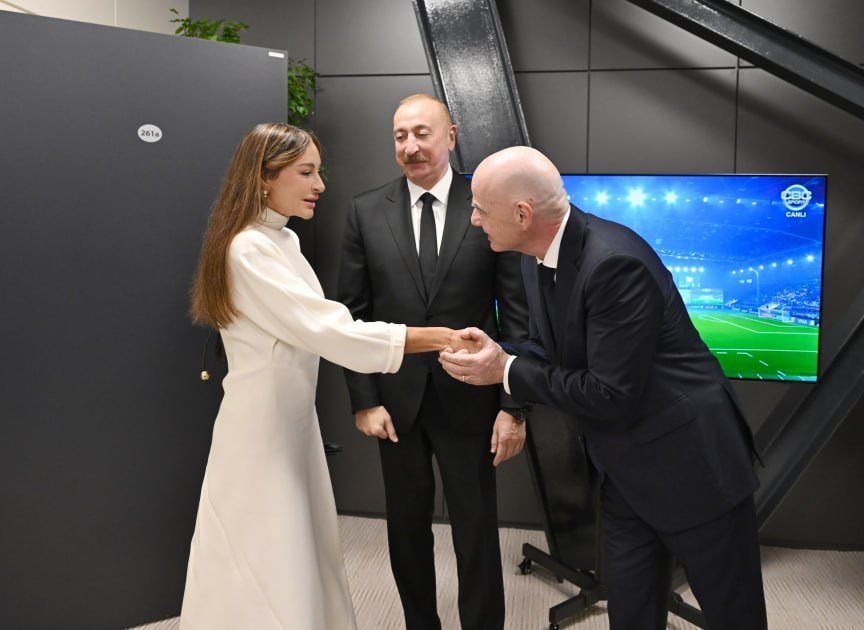 İlham Əliyev və Canni İnfantino FIFA U-15 dünya çempionatının açılış mərasimində iştirak ediblər İlham Əliyev və Canni İnfantino FIFA U-15 dünya çempionatının açılış mərasimində iştirak ediblər