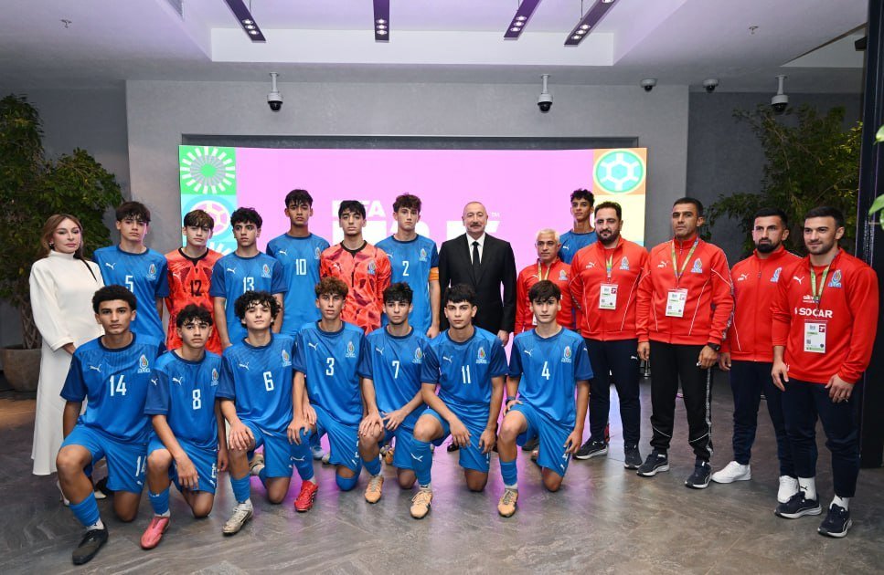 İlham Əliyev və Canni İnfantino FIFA U-15 dünya çempionatının açılış mərasimində iştirak ediblər İlham Əliyev və Canni İnfantino FIFA U-15 dünya çempionatının açılış mərasimində iştirak ediblər